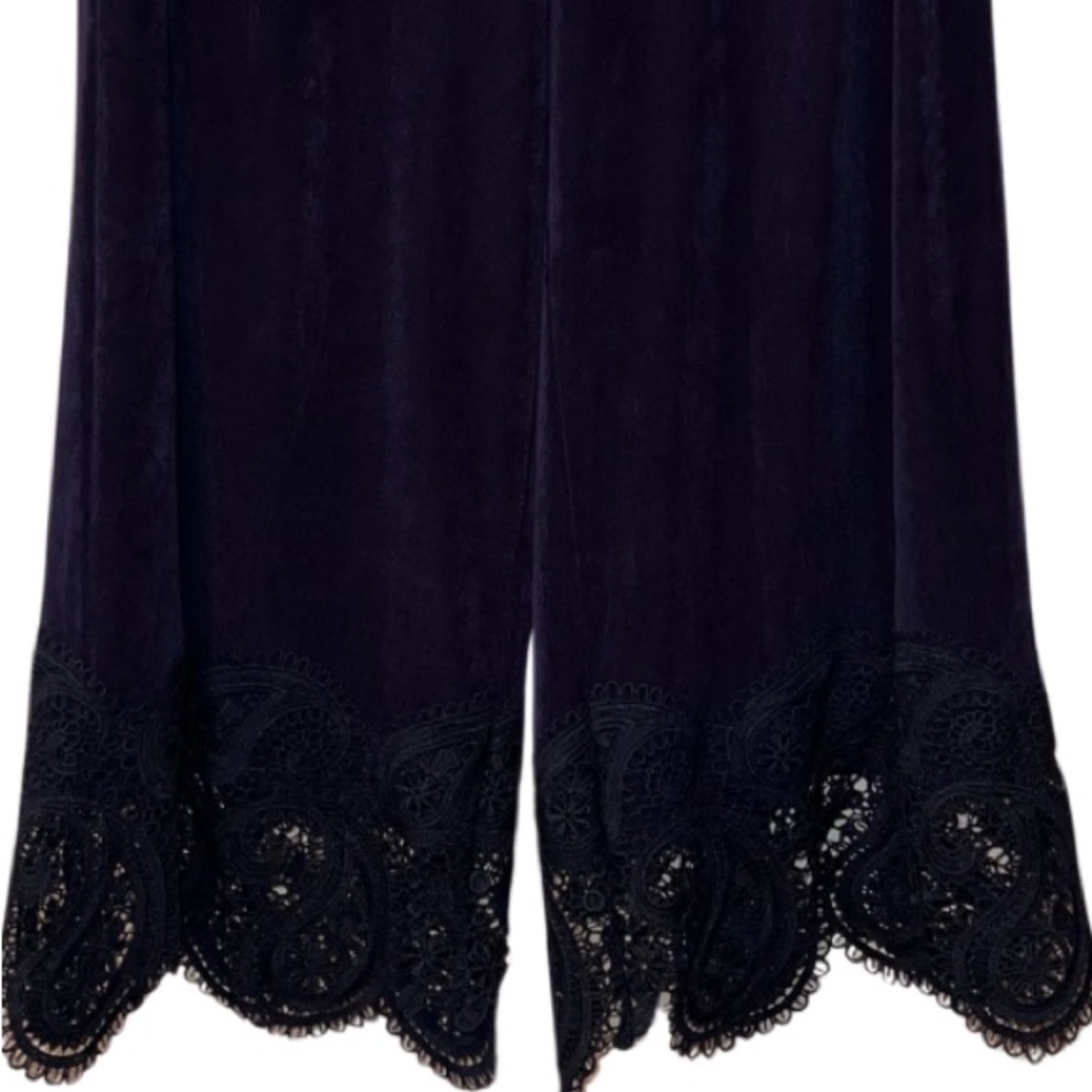 Chico’s Travelers ankle pant wide leg cutwork hem -Chicos size 2, L/12, 39”- 40”